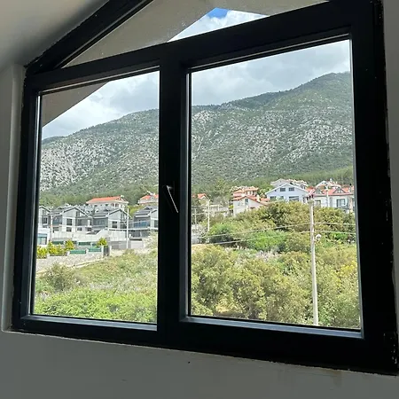 Azra Oeluedeniz 3 Kisilik *